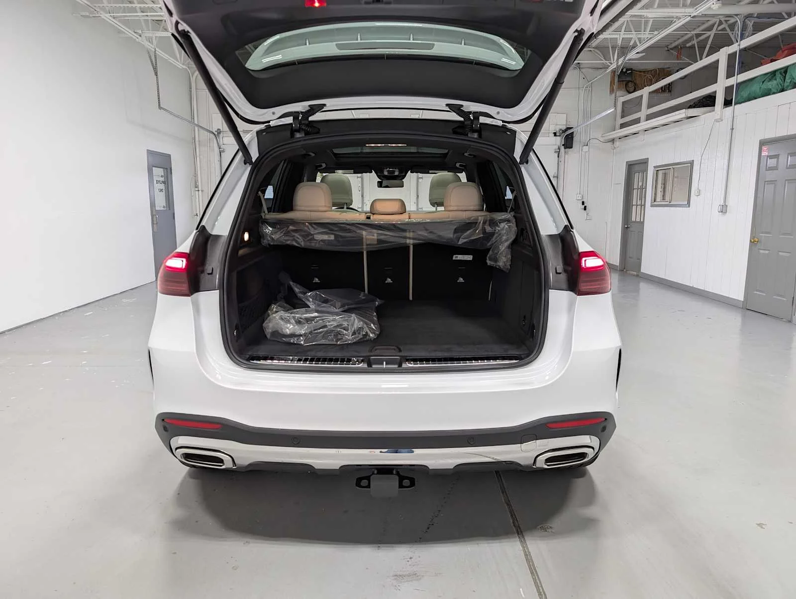 Certified Used 2026 MANUFAKTUR Moonlight White Metallic Mercedes-Benz GLE 580 image 22