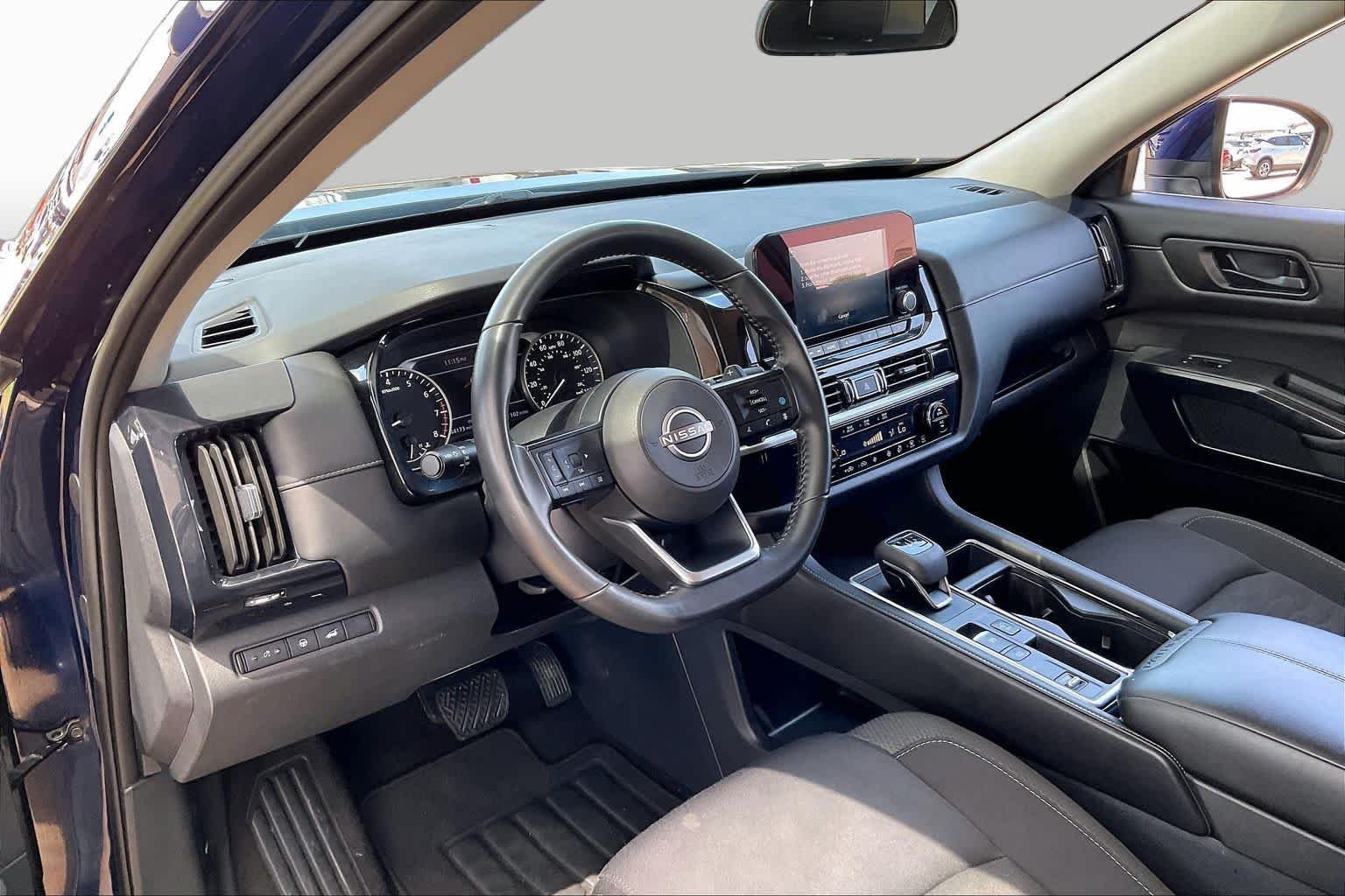 Used 2025 Deep Ocean Blue Pearl Nissan SV image 15