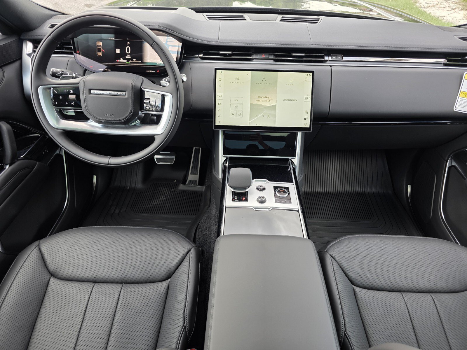 New 2027 Santorini Black Land Rover P550e SE image 4
