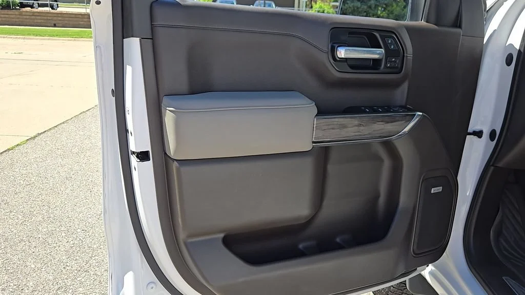 Used 2021 IRIDESCENT PEARL TRICOAT Chevrolet LTZ image 8