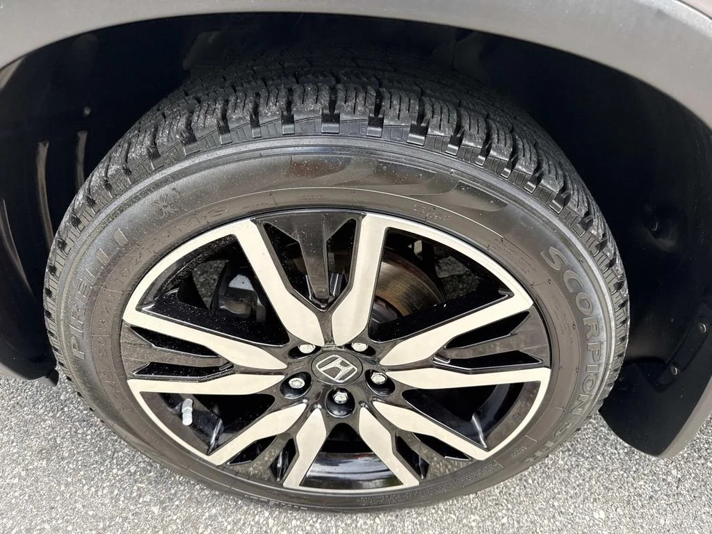 Used 2019  Honda Touring image 11