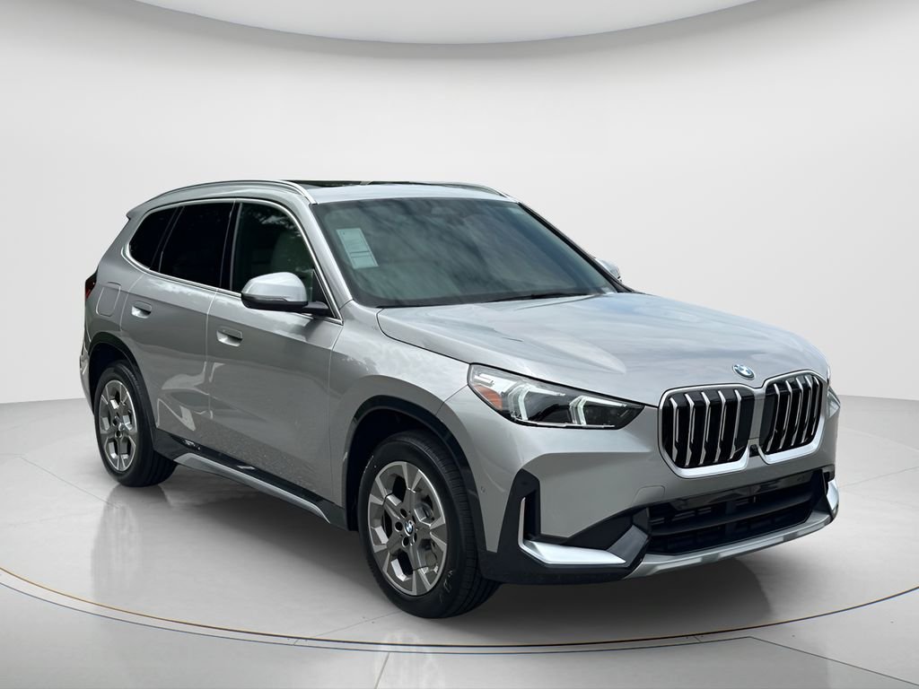New 2026 Space Silver Metallic BMW xDrive28i image 3