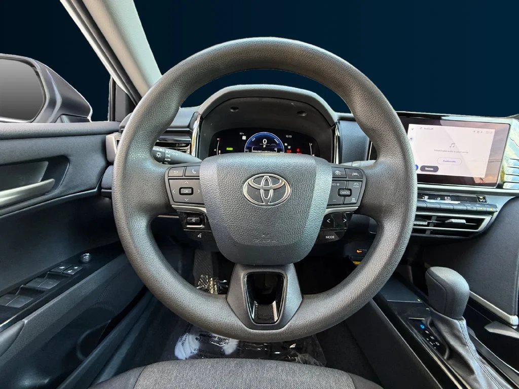 Used 2025 White Toyota LE image 13