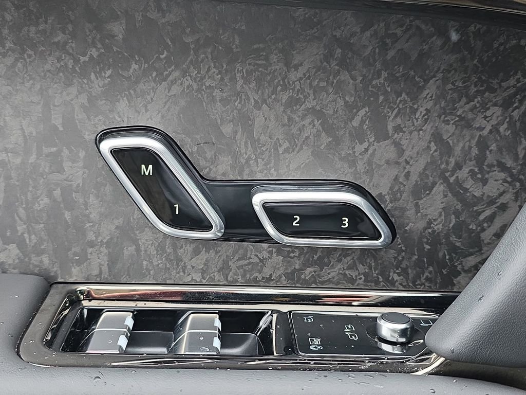 New 2025 Match-to-Sample Black in Satin finish LAND ROVER SV Edition Two image 30