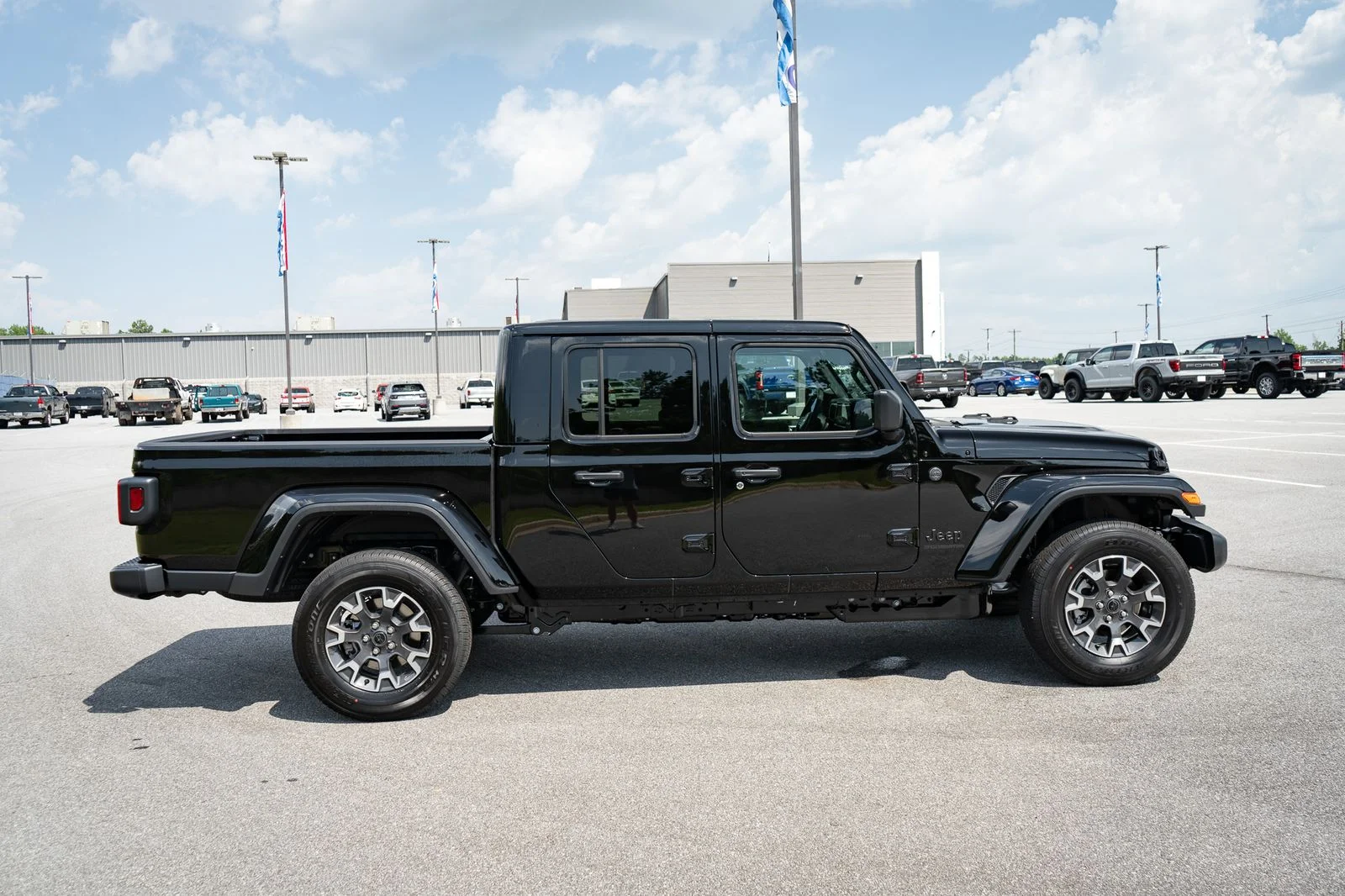 New 2026 Black Clear-Coat Exterior Paint Jeep Sahara image 11