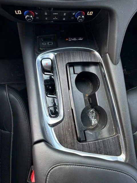 Used 2022 Red Buick Avenir image 31