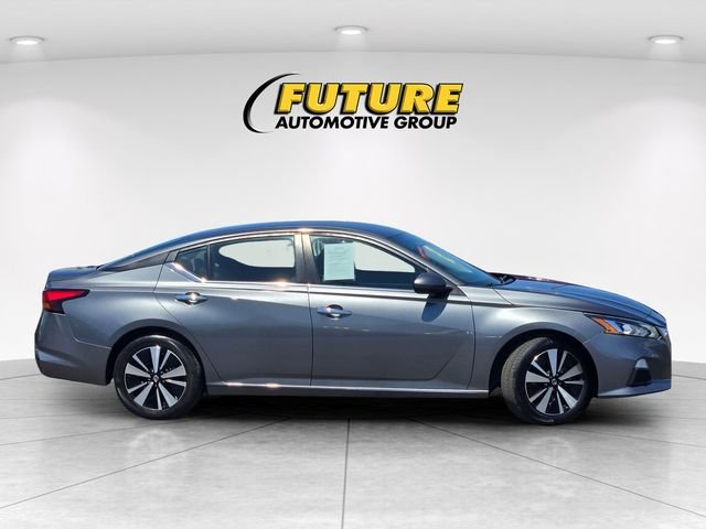 Used 2022 Gray Nissan 2.5 SV image 3