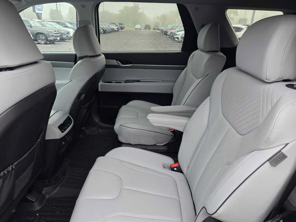 Used 2025 Hyper White Hyundai SEL image 4