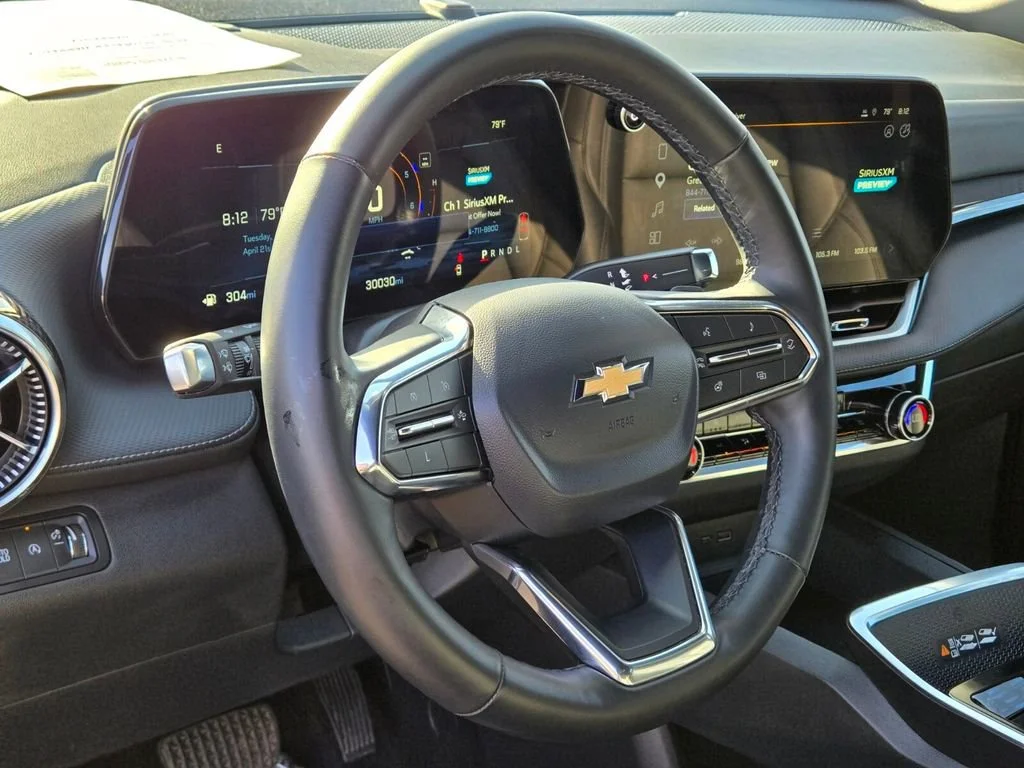 Used 2025 Mosaic Black Metallic Chevrolet LT image 18