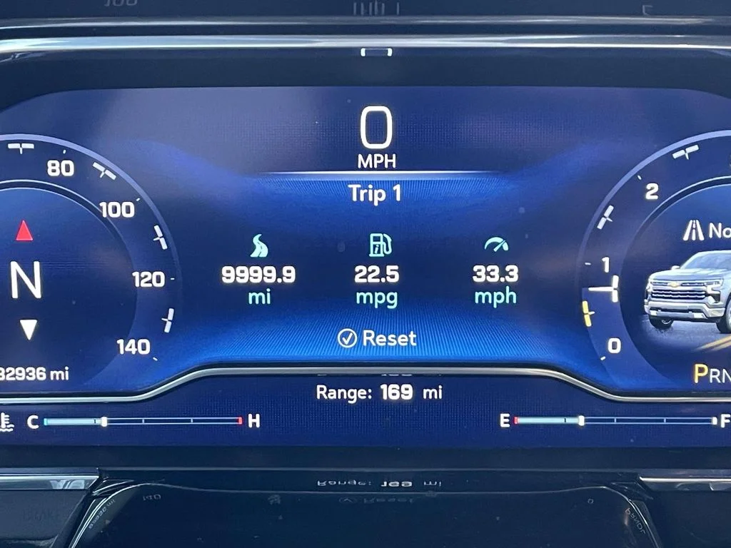 Used 2024 Summit White Chevrolet RST image 22