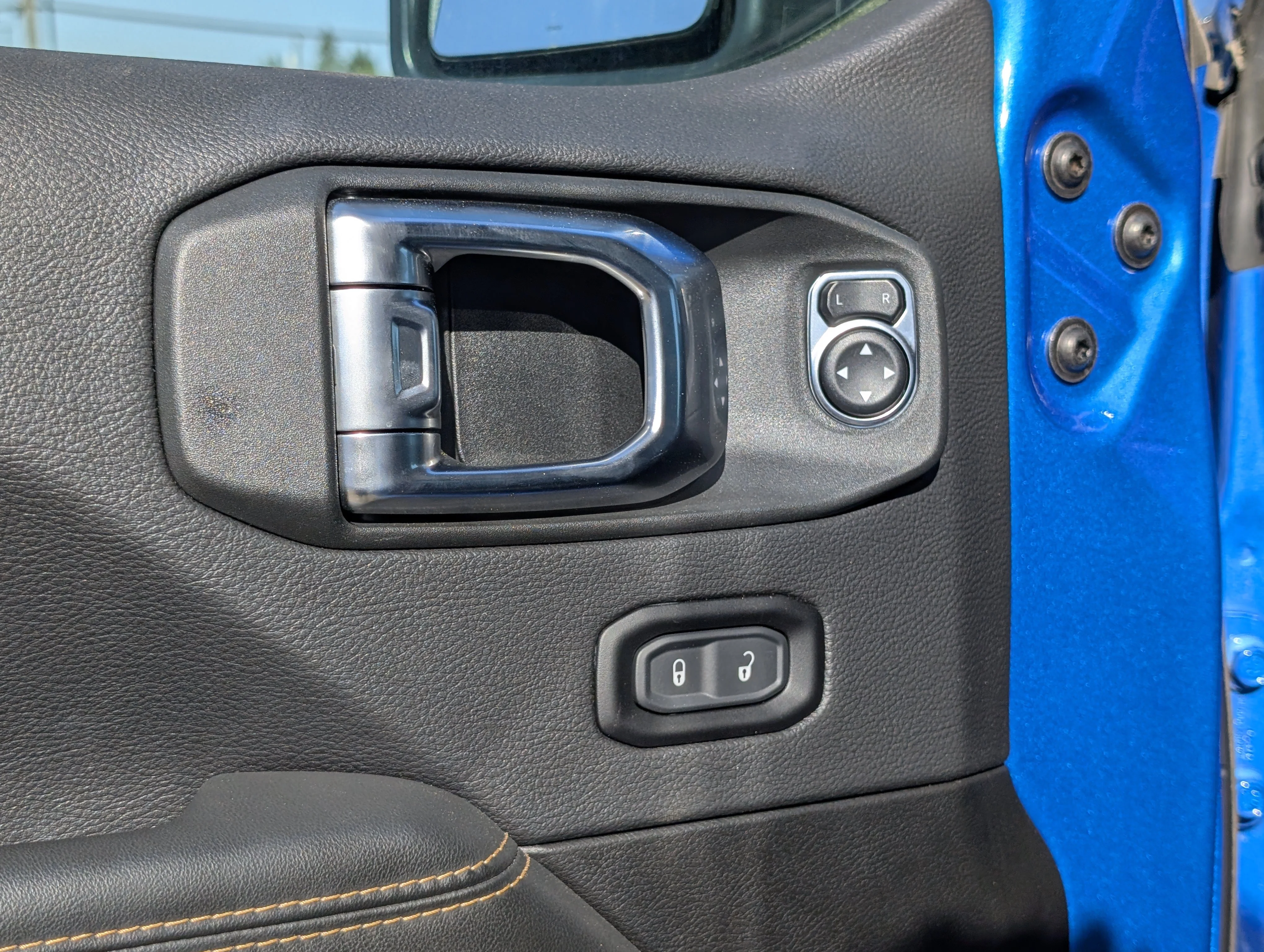 New 2025 Hydro Blue Pearl Jeep Sahara image 17