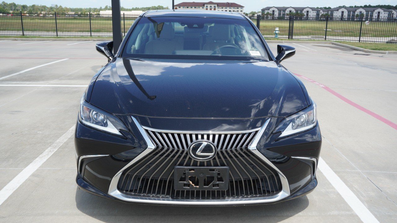 Used 2019 Black Lexus ES 350 image 2