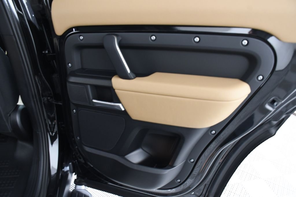 New 2026 Santorini Blk Land Rover X image 21