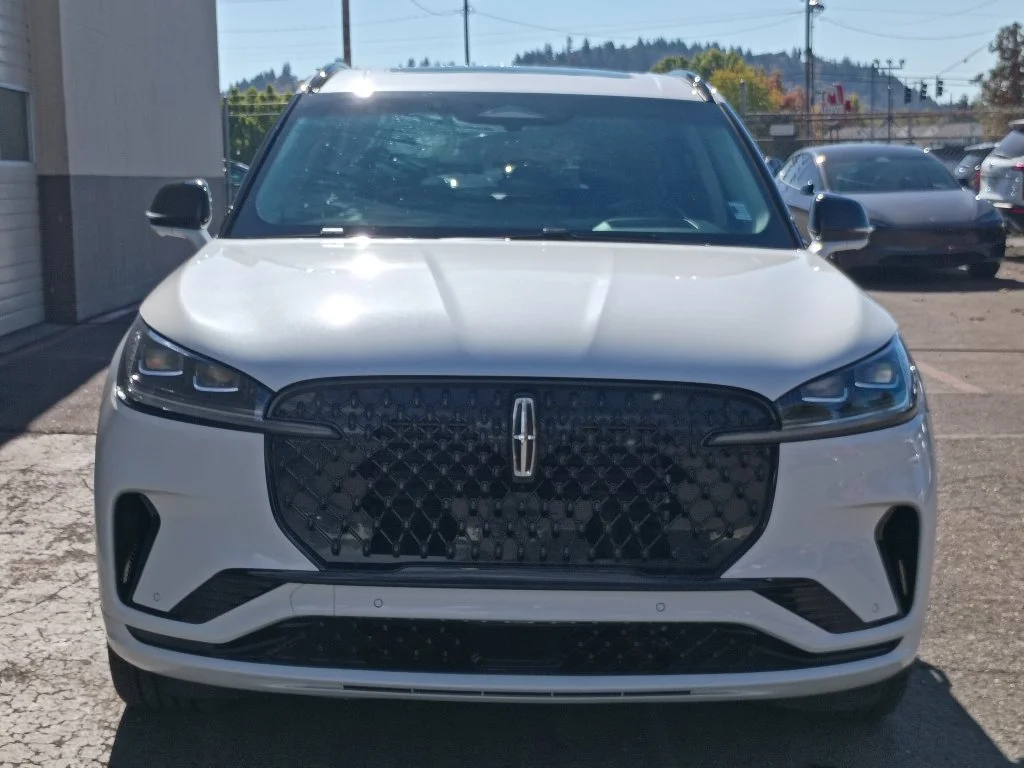 Used 2025 White Lincoln Reserve image 14