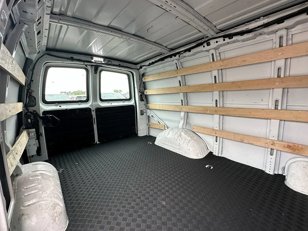 Used 2025 Summit White GMC Work Van image 5