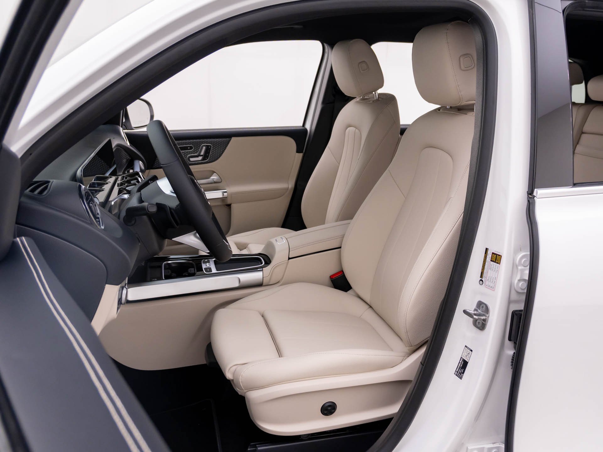 New 2026 White Mercedes-Benz GLB 250 image 59