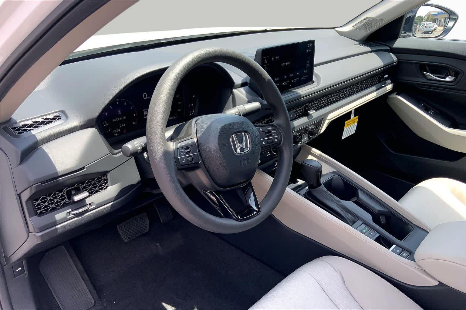 New 2026 Platinum White Pearl Honda SE image 8