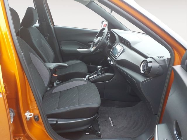 Used 2020 Orange Nissan SV image 15