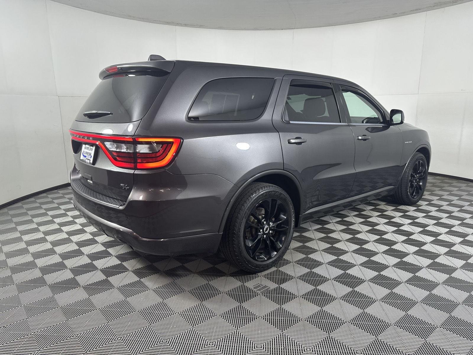 Used 2020 Granite Crystal Metallic Dodge R/T image 17
