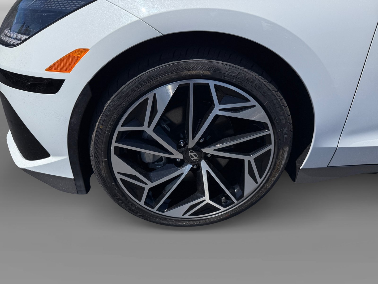 Used 2023 White Hyundai SEL image 9