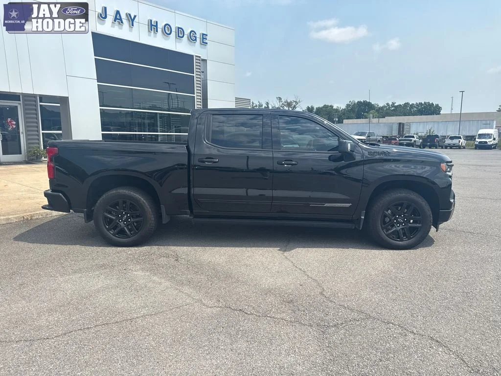 Used 2025 Black Chevrolet High Country image 9