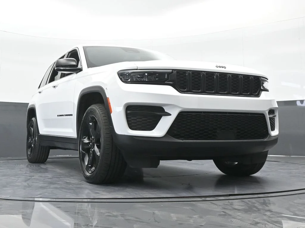 Used 2023 Bright White Clearcoat Jeep Altitude X image 62