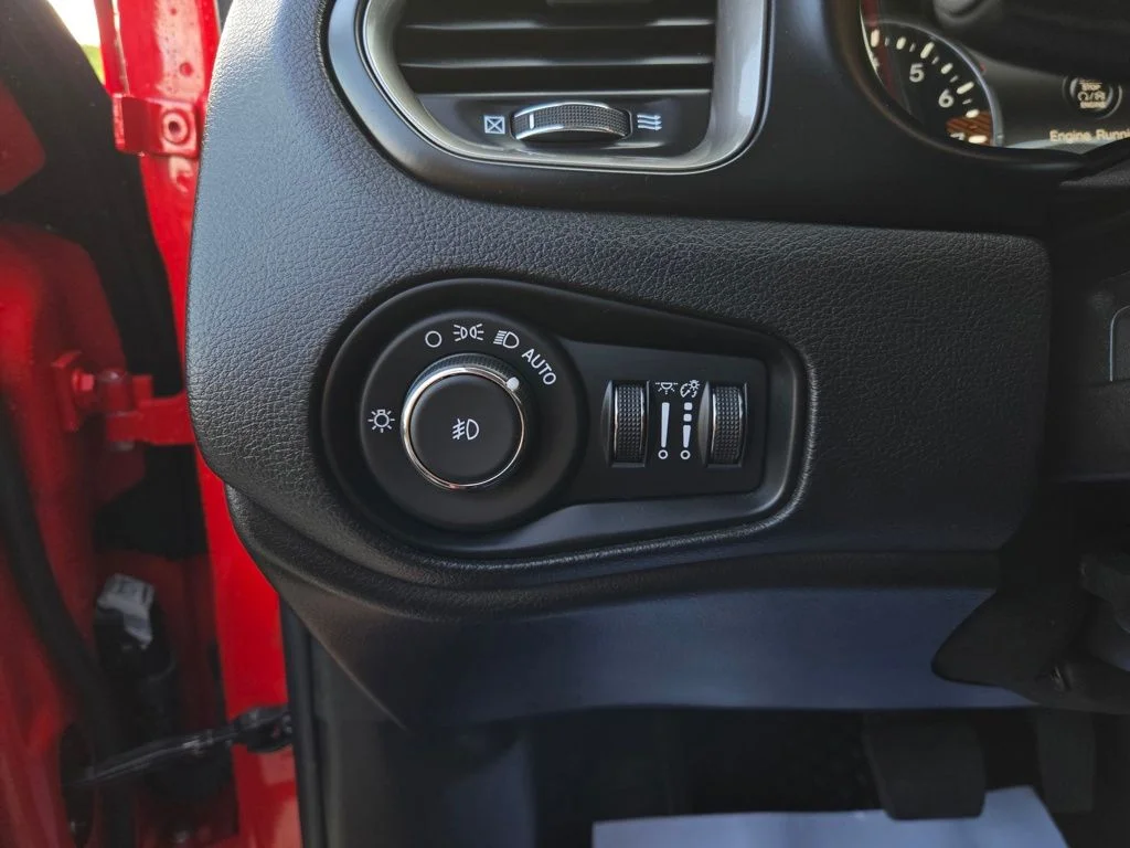 Certified Used 2022 Red Jeep Latitude image 15