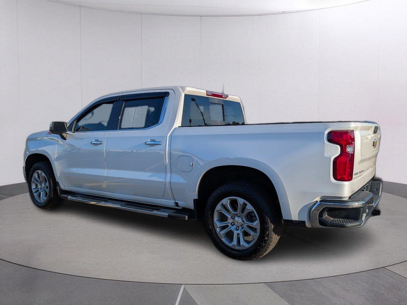 Used 2024 Iridescent Pearl Tricoat Chevrolet LTZ image 5
