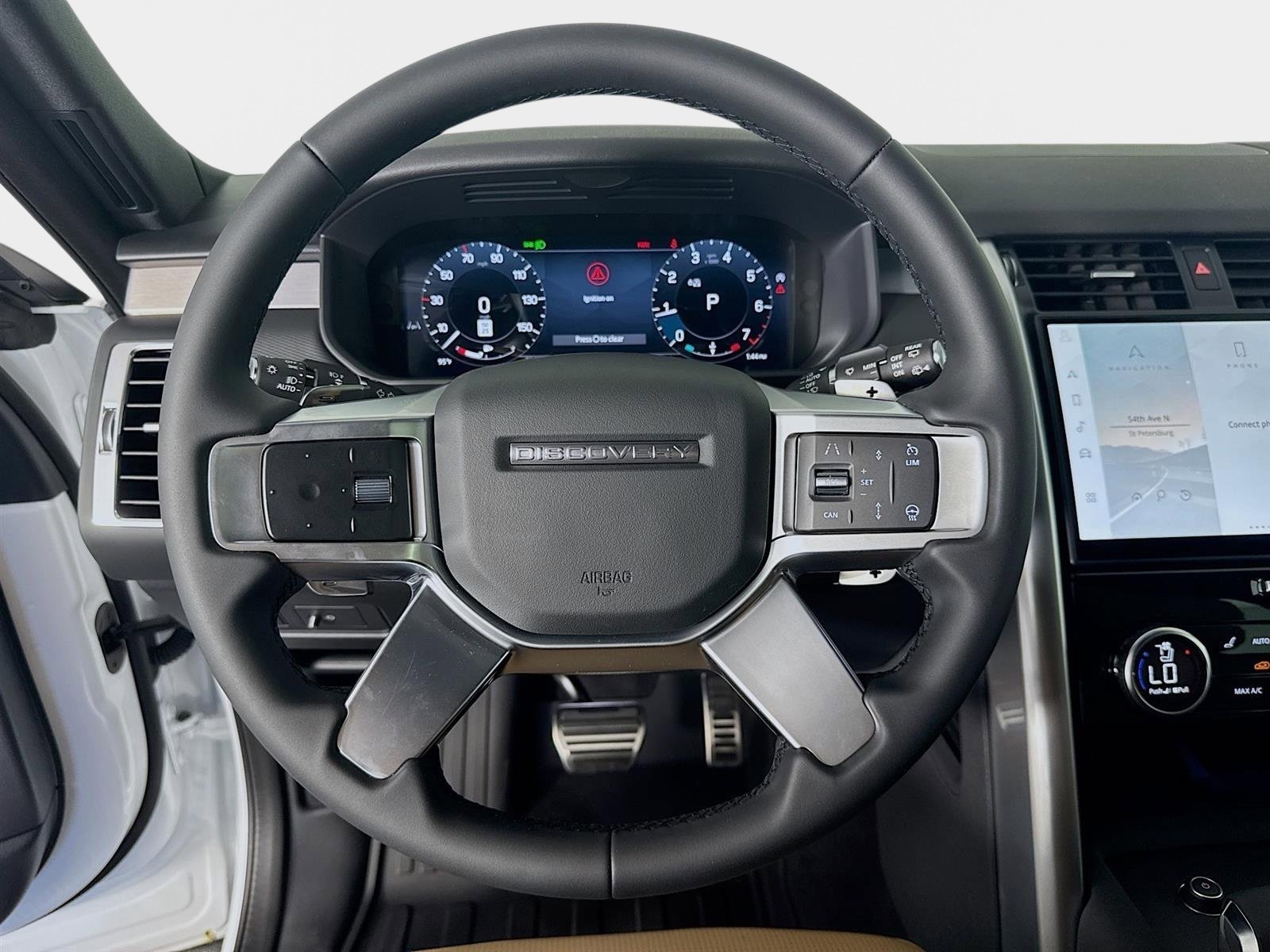 Used 2025 Fuji White Land Rover Dynamic SE image 12