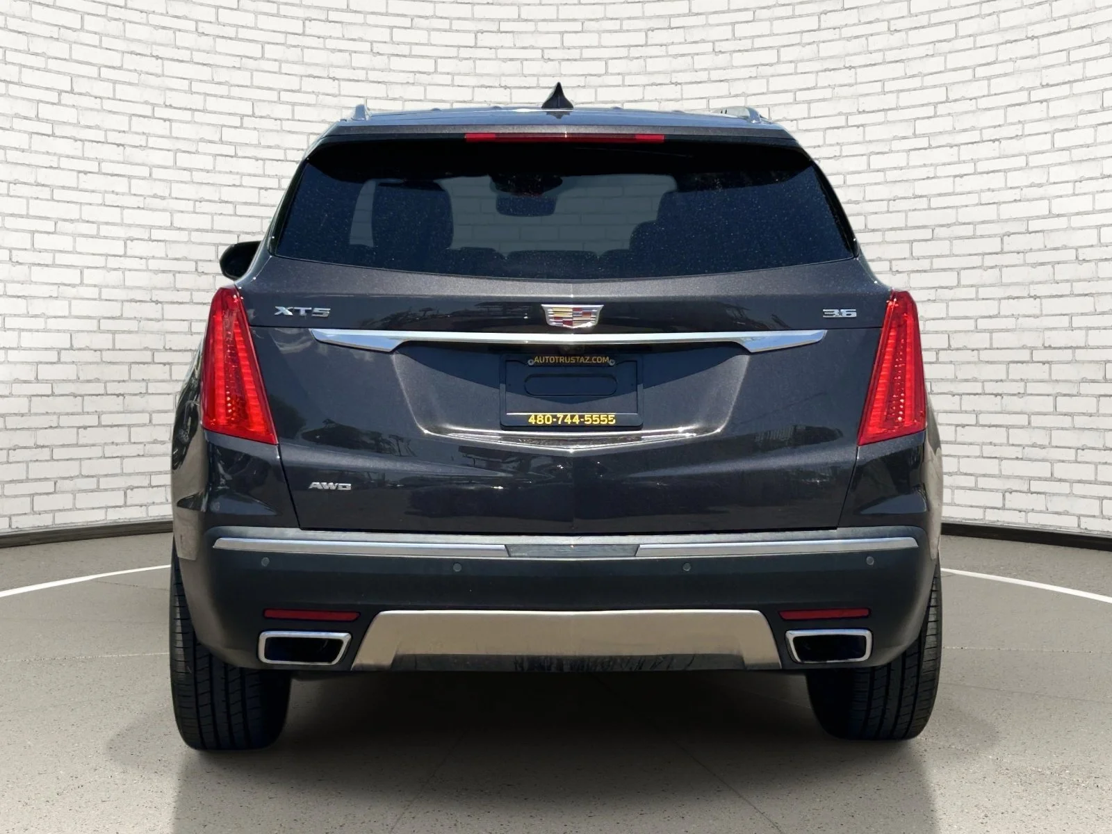 Used 2018 Dark Granite Metallic Cadillac Platinum AWD image 4