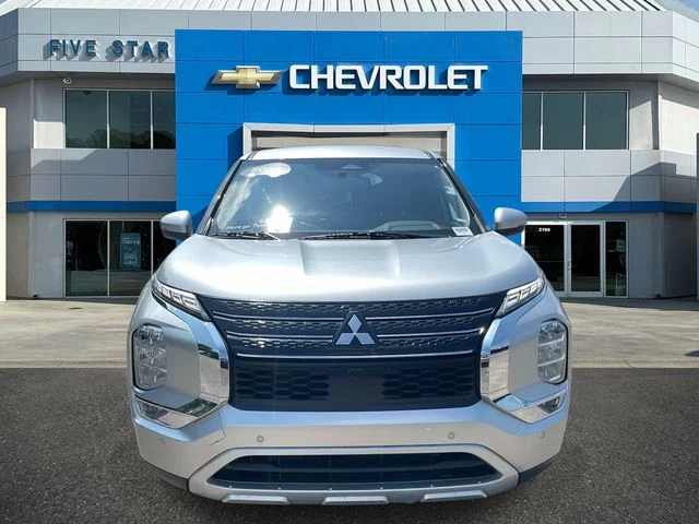 Used 2024  Mitsubishi SE image 2