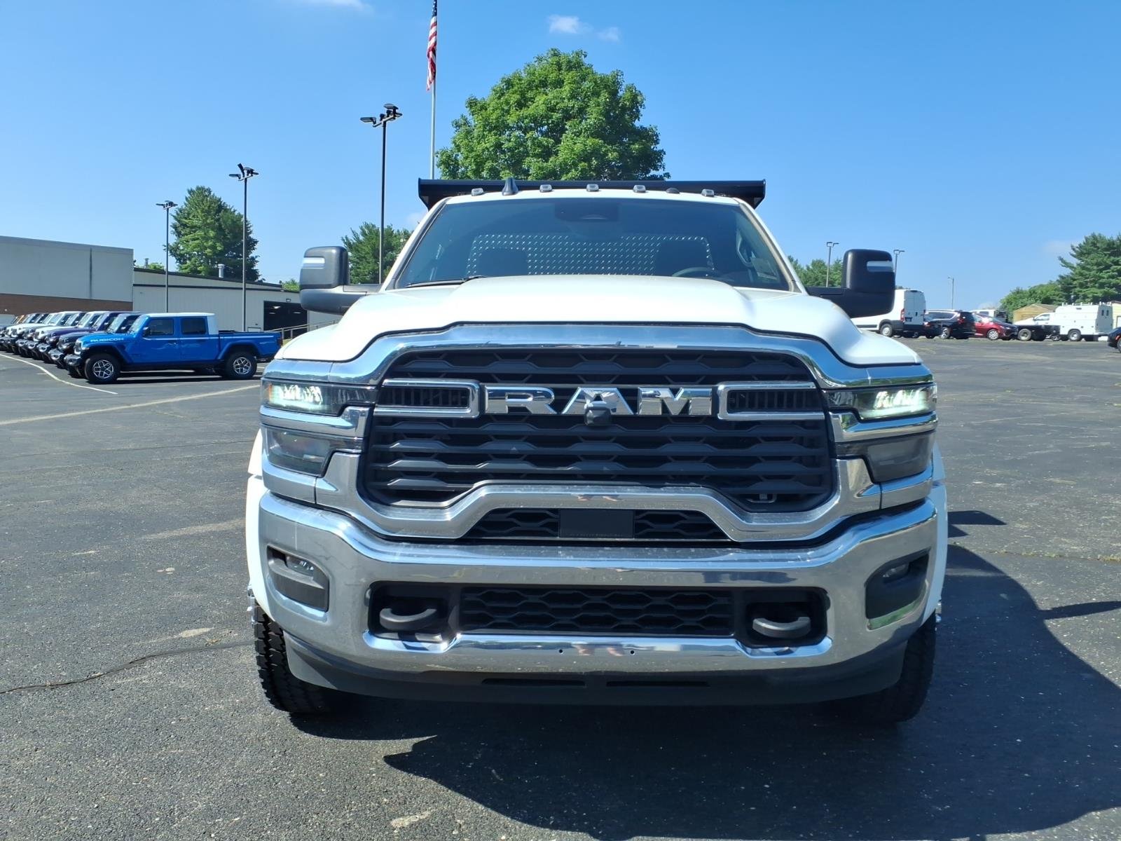 New 2026 Bright White Clear-Coat Exterior Paint RAM Tradesman/Big Horn image 2