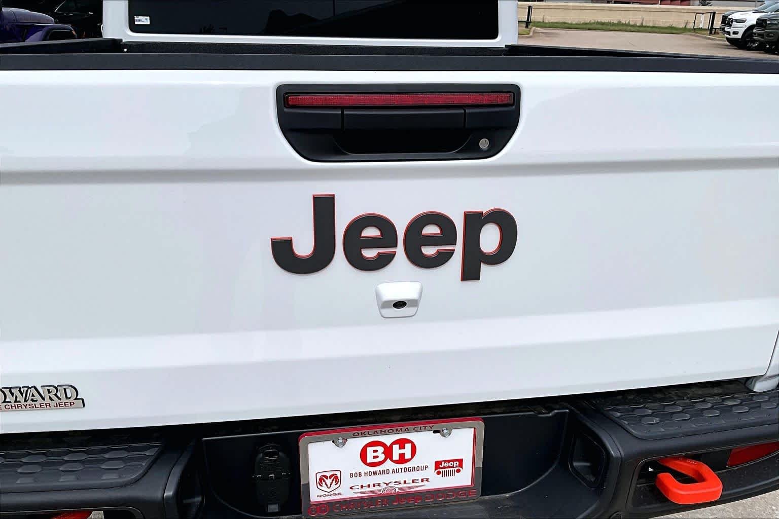 New 2026 Bright White Clear-Coat Exterior Paint Jeep Mojave X image 16