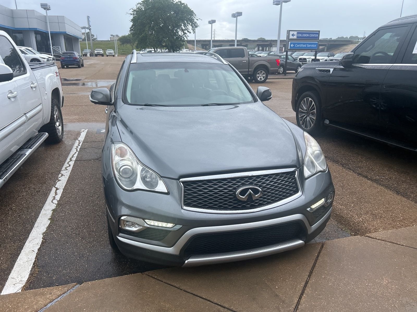 Used 2017 Gray INFINITI Base image 4