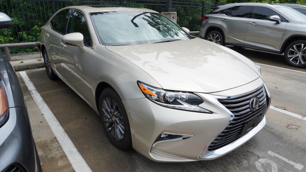 Used 2018 Beige Lexus ES 350 image 3
