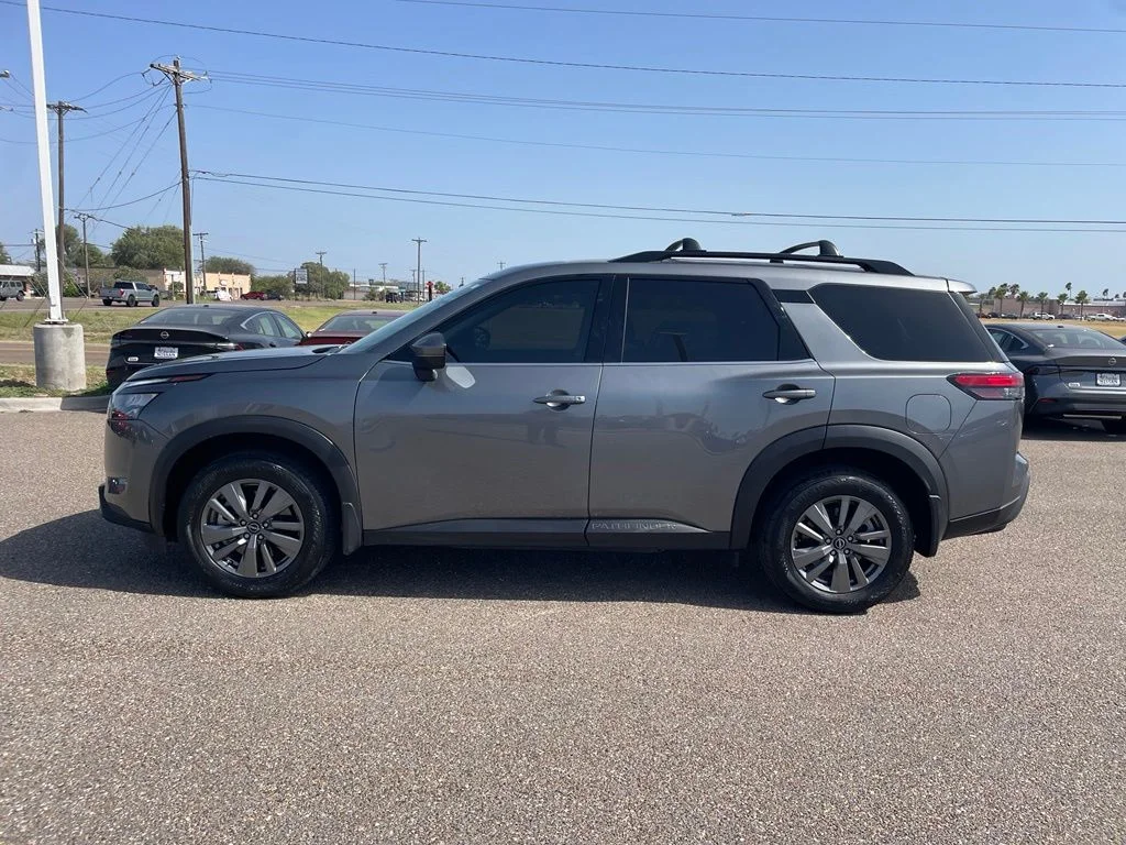 Used 2025 Gray Nissan SV image 4