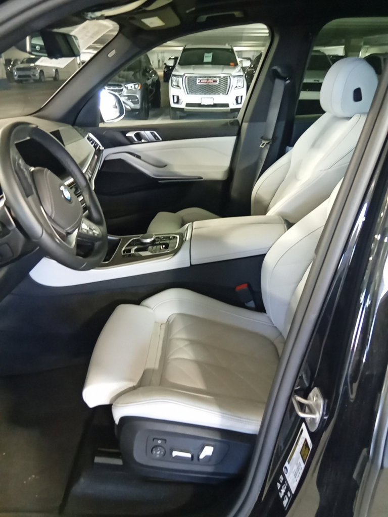 Used 2025 Black Sapphire Metallic BMW xDrive40i image 9
