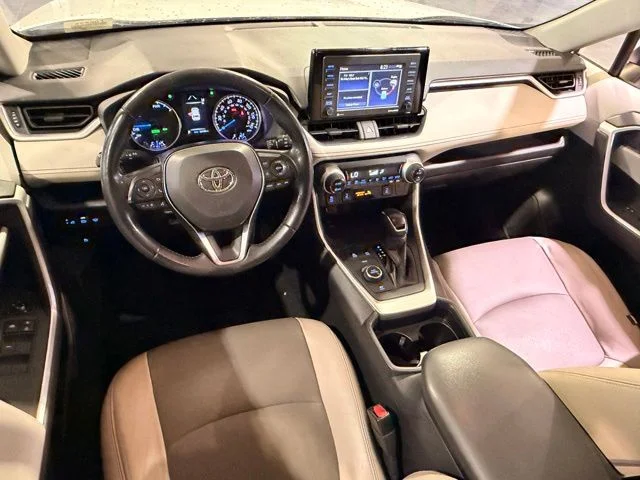 Used 2020 Super White Toyota XLE image 9