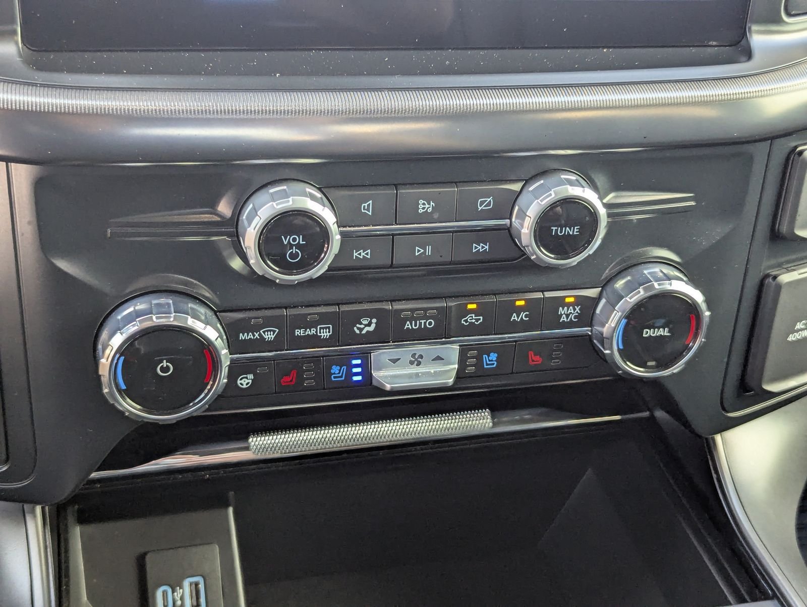 Certified Used 2024 Black Metallic Ford Lariat image 31