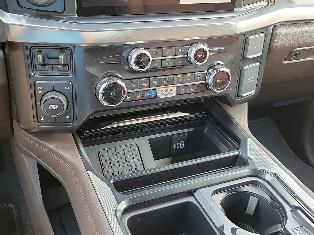 New 2026 Star White Metallic Tri-Coat Ford F-250® King Ranch® image 17