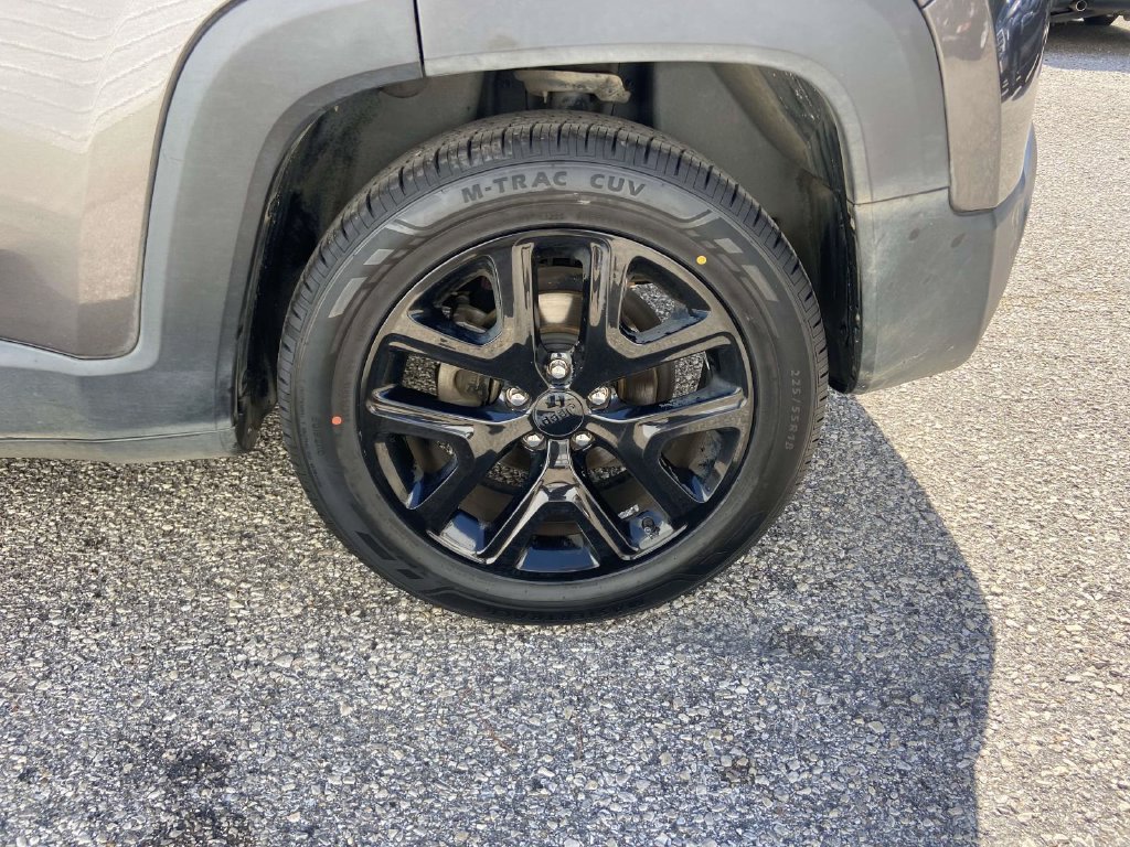 Used 2018 Gray Jeep Altitude image 9