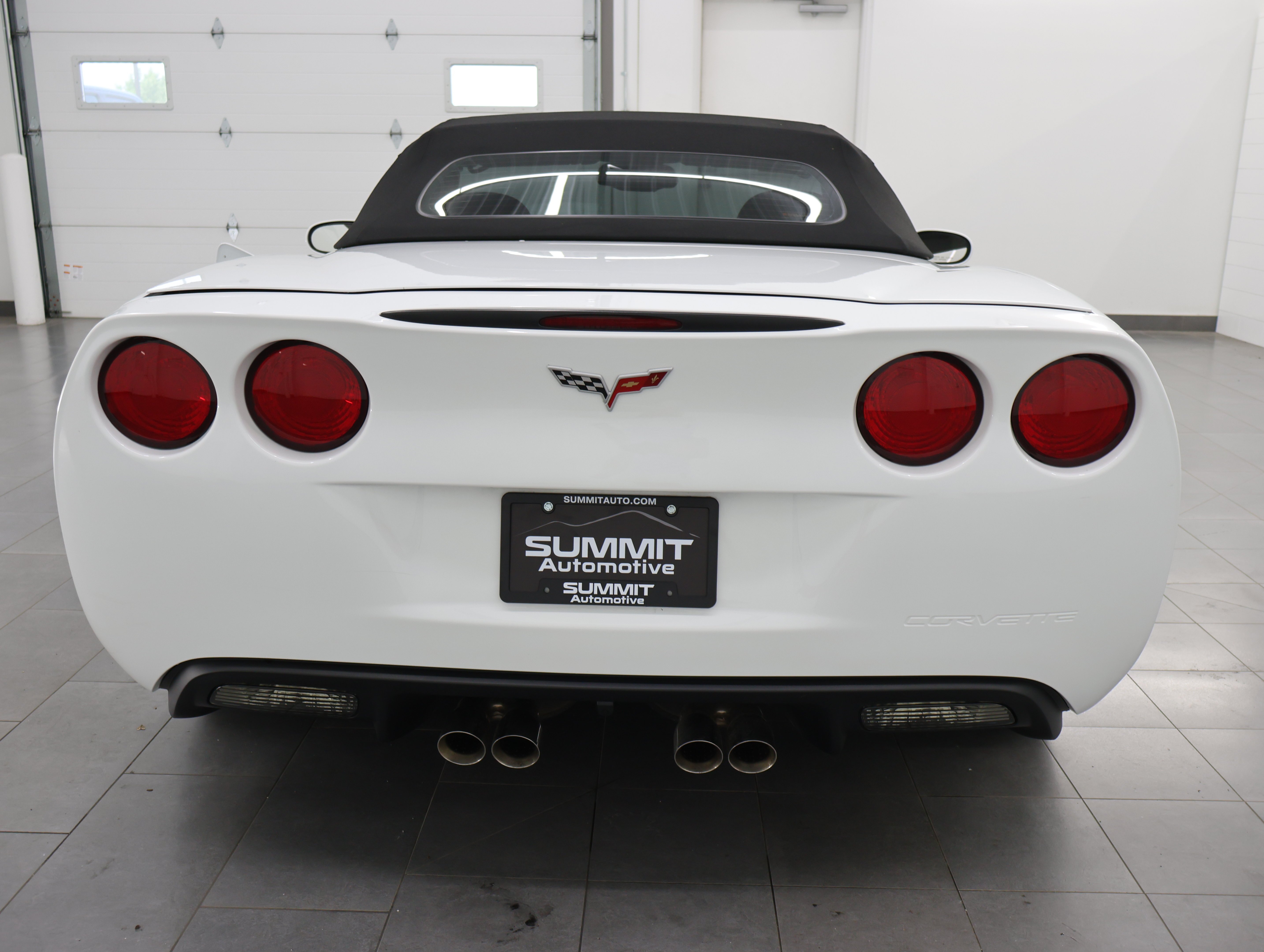 Used 2007 Arctic White Chevrolet  image 24