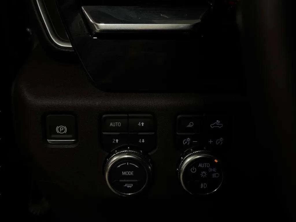 Used 2024 Downpour Metallic GMC SLT image 19