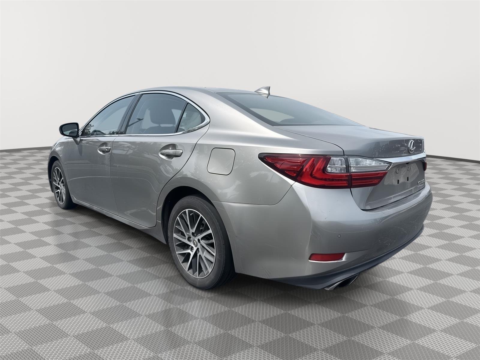 Used 2017 Atomic Silver Lexus ES 350 image 4