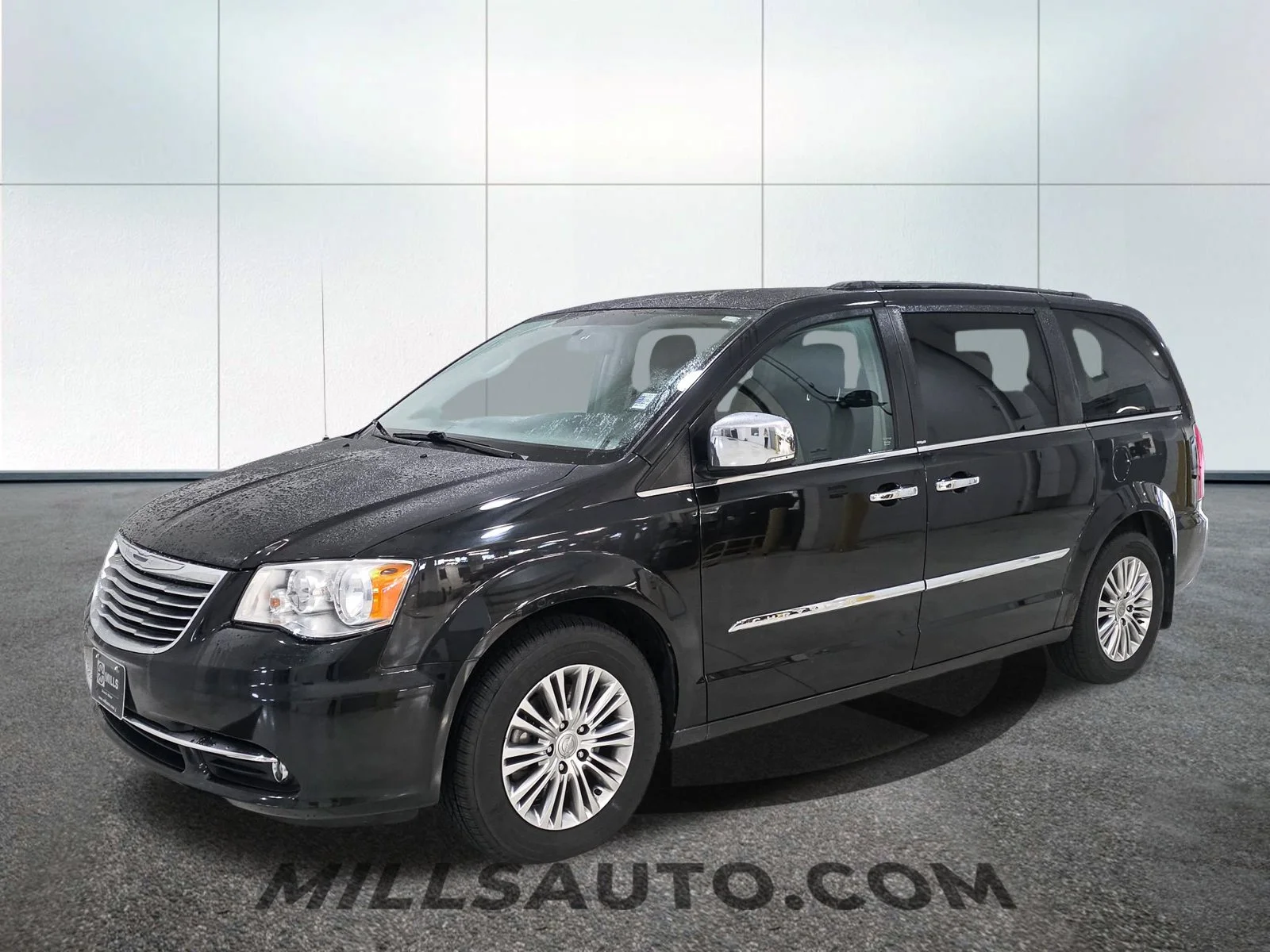 Used 2013 Black Chrysler Touring-L image 2