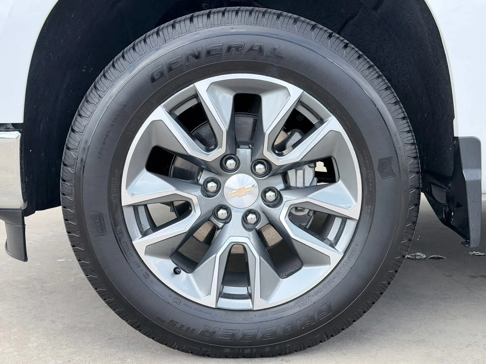 Used 2025 Summit White Chevrolet LT image 13