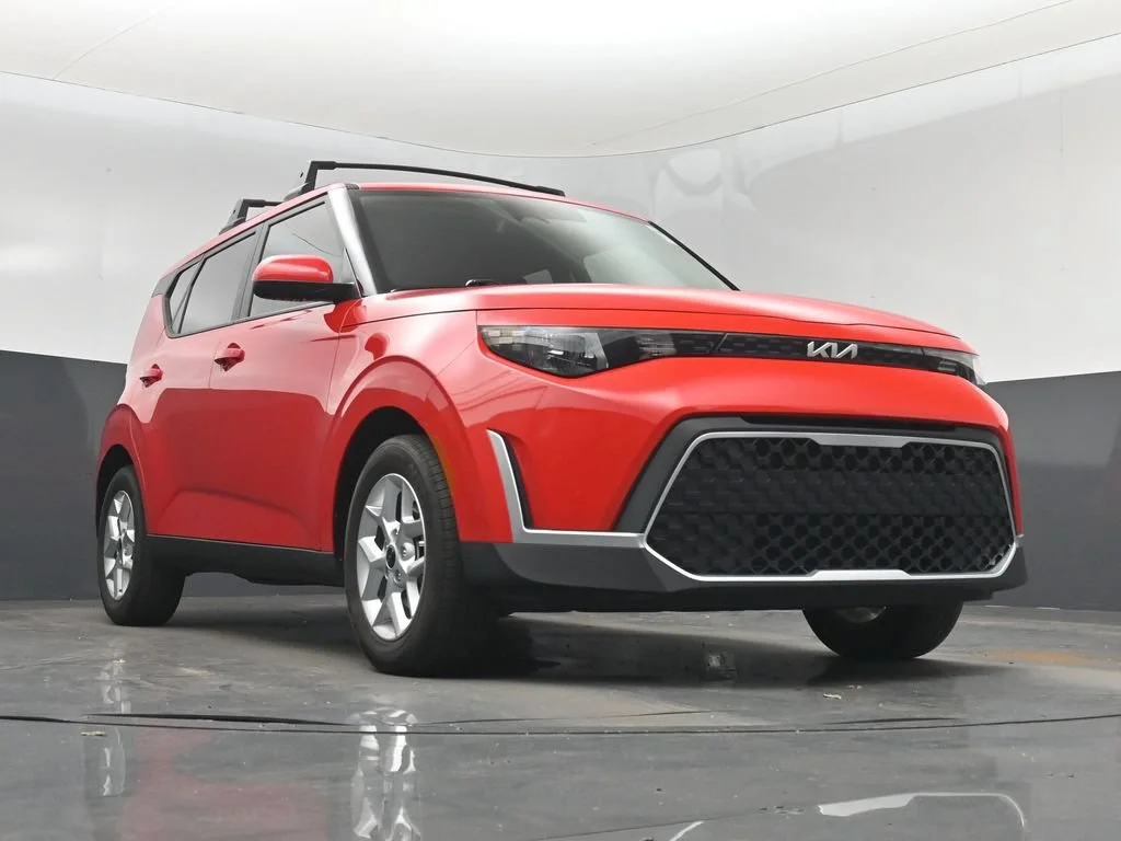 Used 2025 Red Kia LX image 32