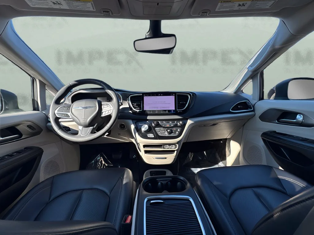 Used 2023 White Chrysler Touring L image 13