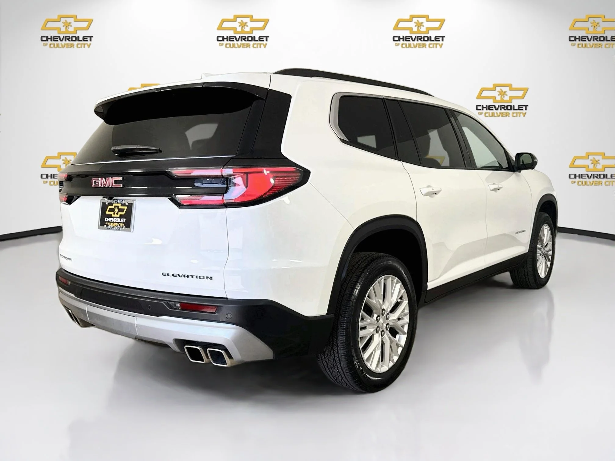 Used 2024 Summit White GMC Elevation image 8