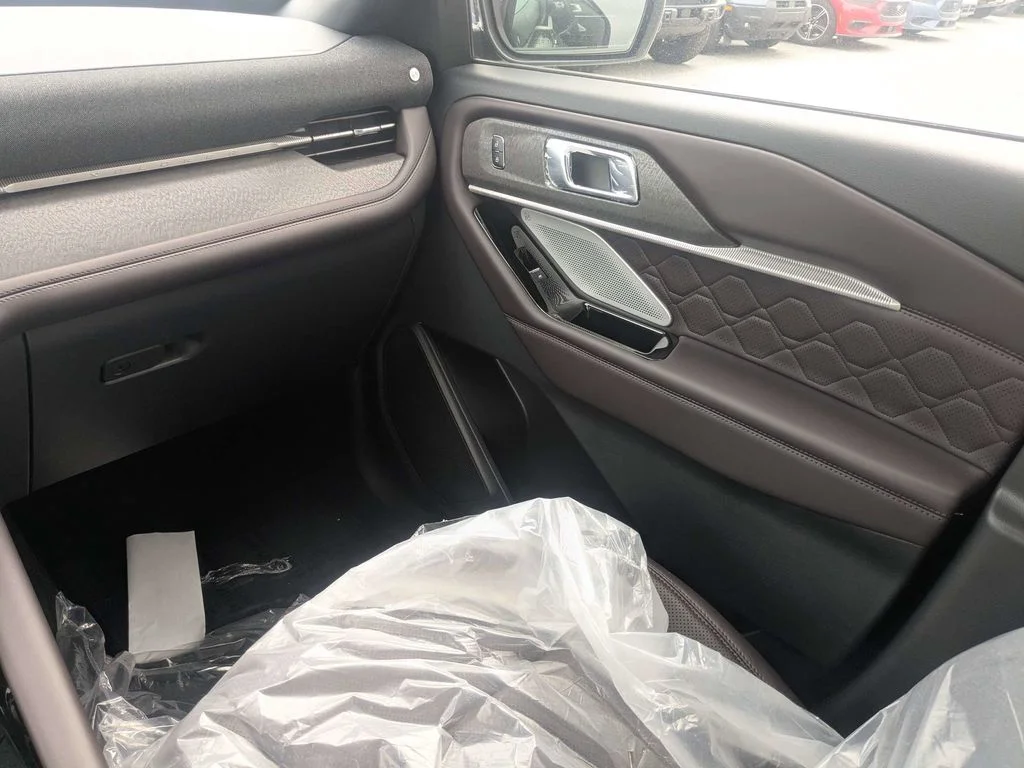 New 2026 Star White Metallic Tri-Coat Ford Platinum™ image 18